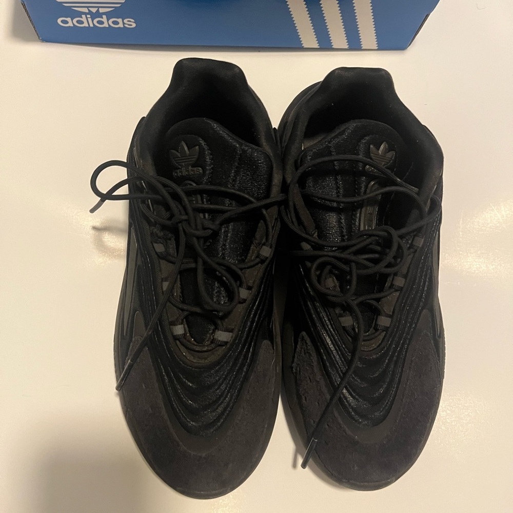 Adidas Ozelia Women Sneakers